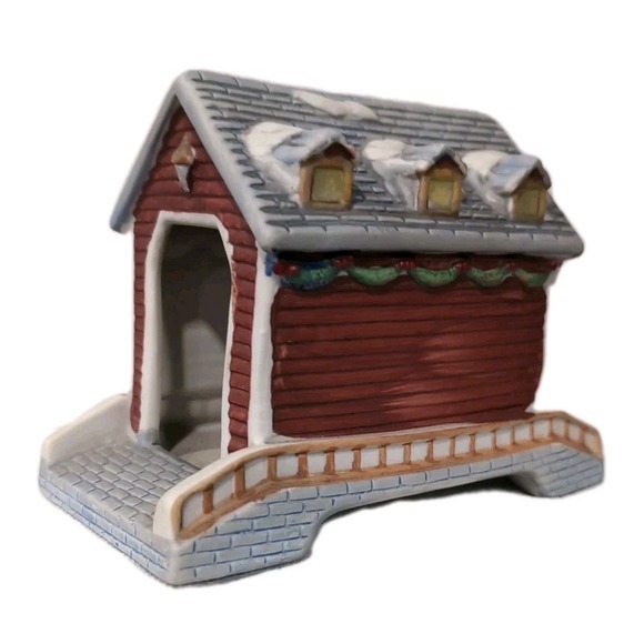 Christmas collectibles Other - vintage Santa's Best porcelain Christmas village collectible covered bridge H4.5